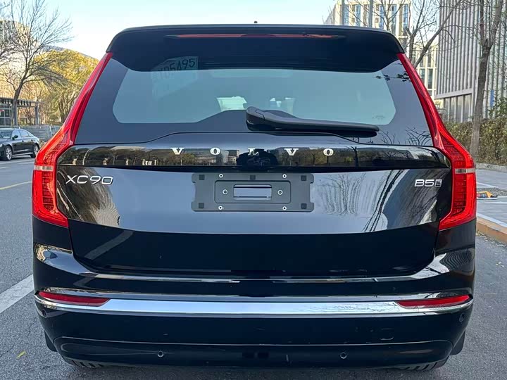 Фото 8 - Volvo XC90