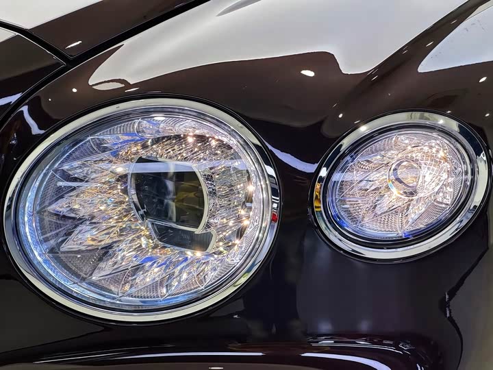 Фото 8 - Bentley Flying Spur