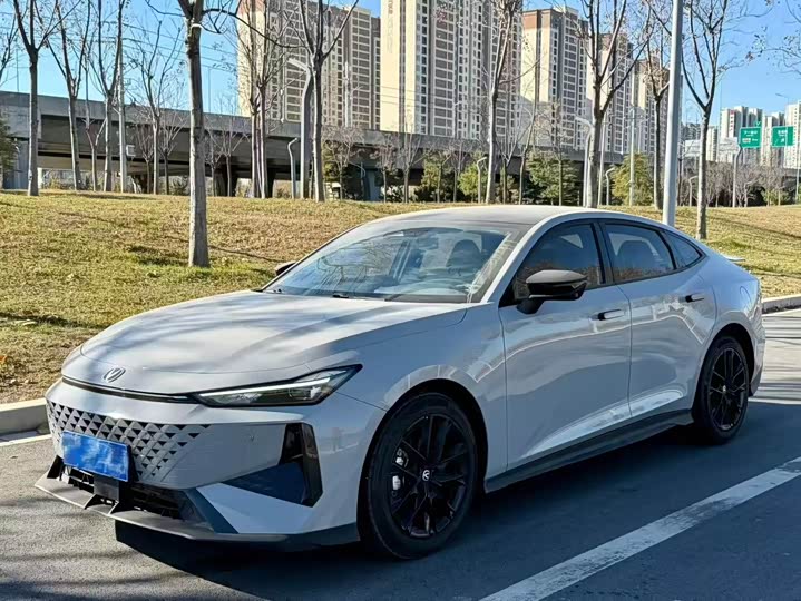 Фото 1 - Changan UNI-V