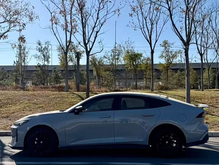 Фото 3 - Changan UNI-V