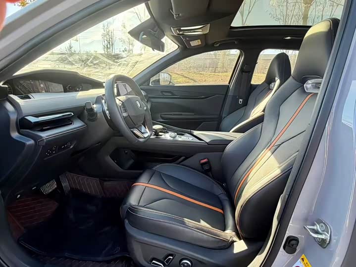 Фото 4 - Changan UNI-V