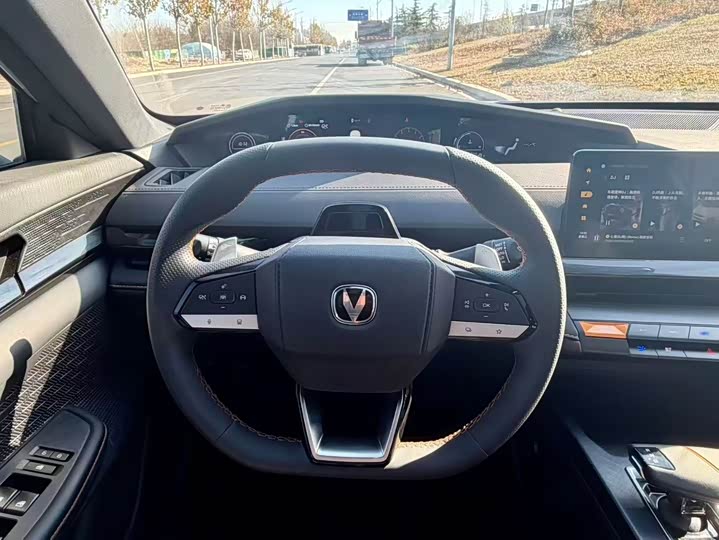 Фото 5 - Changan UNI-V