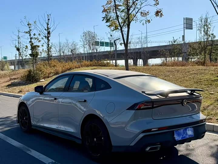 Фото 9 - Changan UNI-V