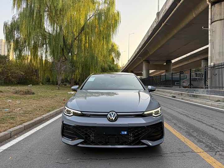 Фото 2 - Volkswagen Golf