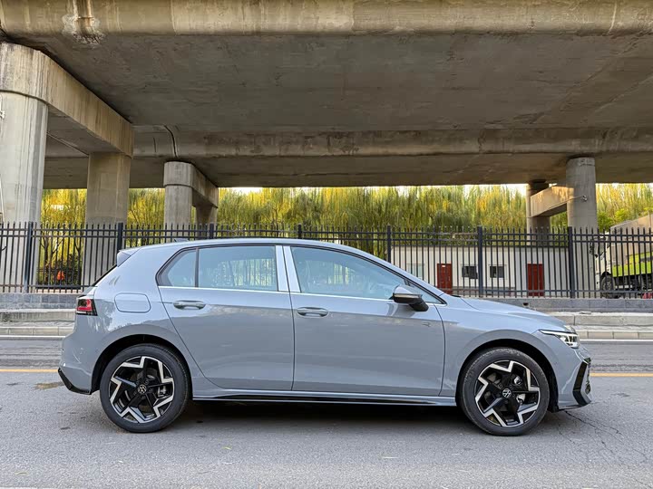 Фото 4 - Volkswagen Golf