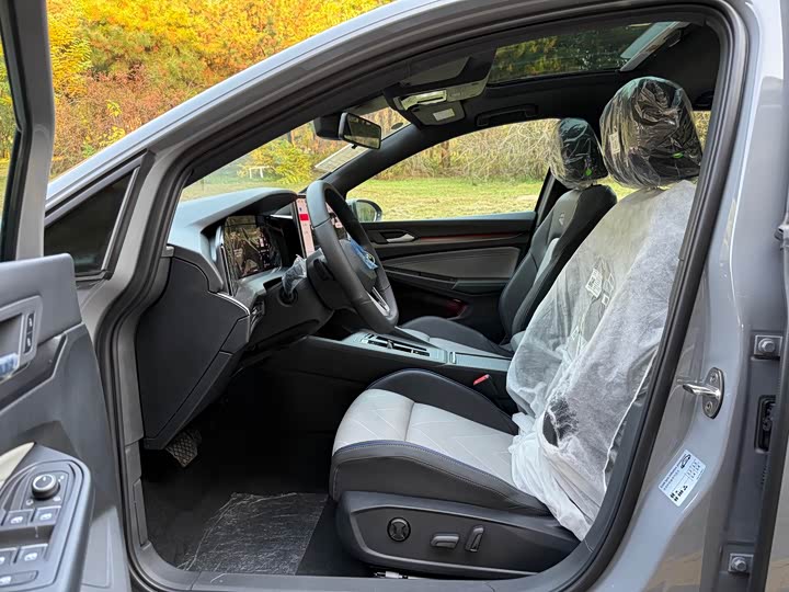 Фото 7 - Volkswagen Golf