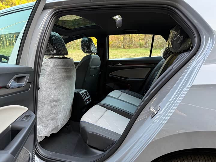 Фото 8 - Volkswagen Golf