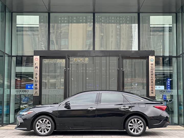 Фото 3 - Toyota Avalon