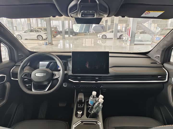 Фото 8 - Geely Okavango L