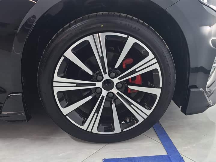 Фото 6 - Geely Preface