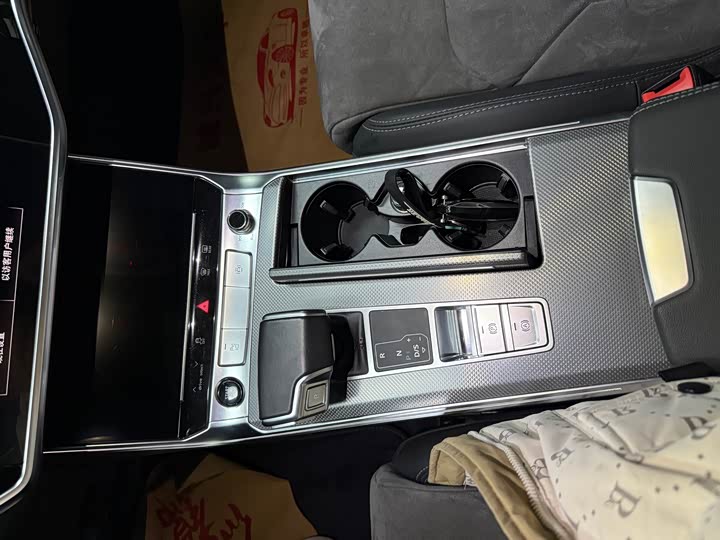 Фото 8 - Audi A6L