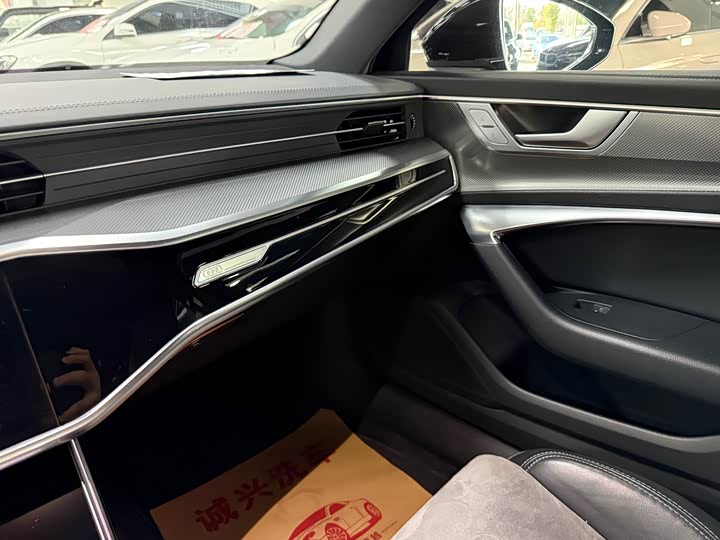 Фото 9 - Audi A6L