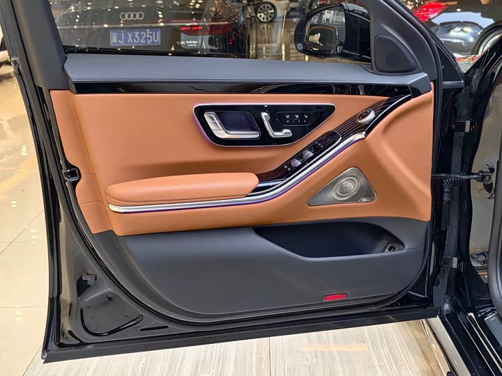 Фото 4 - Mercedes-Benz S-Class