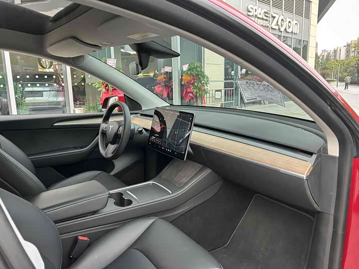 Фото 6 - Tesla Model Y