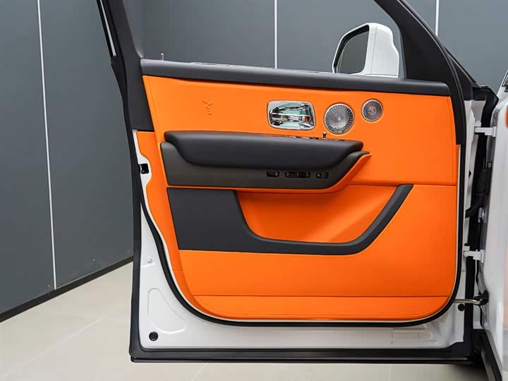 Фото 7 - Rolls-Royce Cullinan