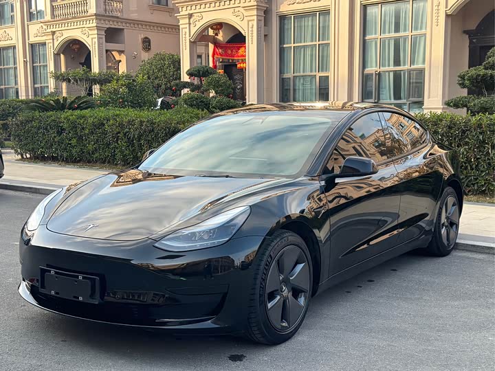 Фото 1 - Tesla Model 3