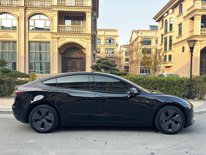 Фото 6 - Tesla Model 3