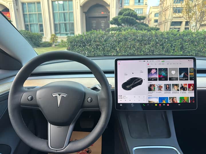 Фото 8 - Tesla Model 3