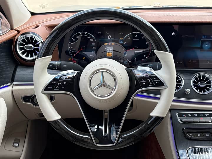 Фото 4 - Mercedes-Benz E-Class