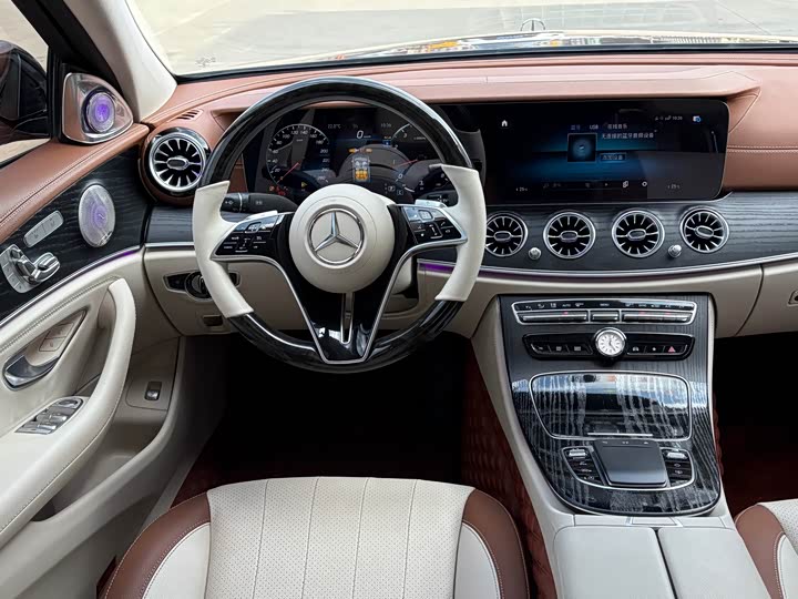 Фото 5 - Mercedes-Benz E-Class