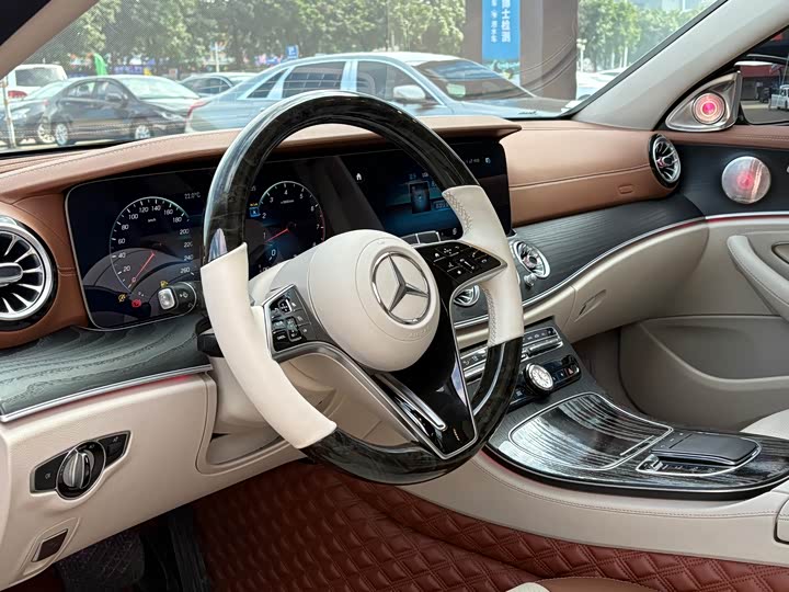 Фото 9 - Mercedes-Benz E-Class