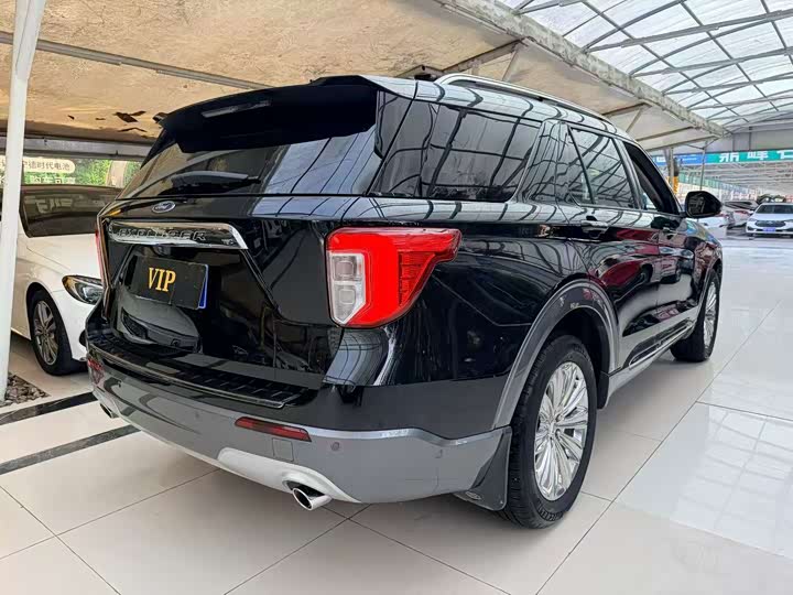 Фото 4 - Ford Explorer