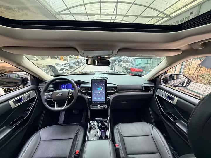 Фото 9 - Ford Explorer