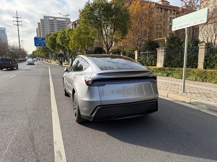 Фото 3 - Tesla Model Y