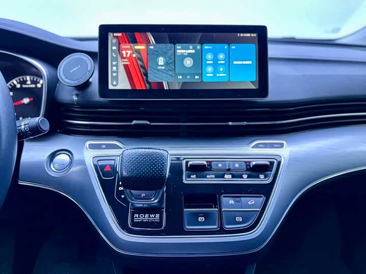 Фото 7 - Roewe iMax 8