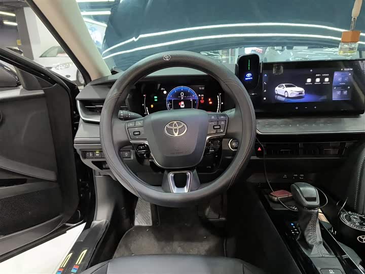 Фото 3 - Toyota Camry