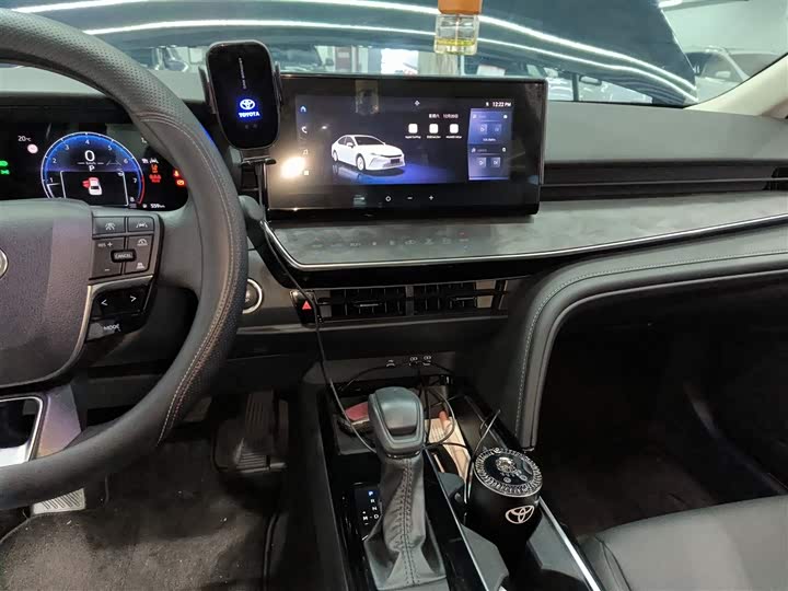 Фото 5 - Toyota Camry