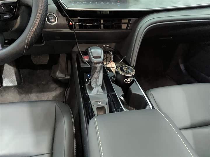 Фото 6 - Toyota Camry