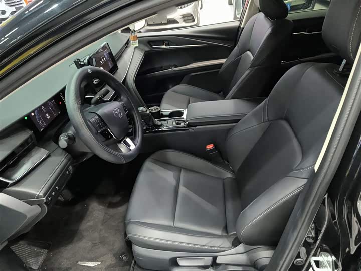 Фото 7 - Toyota Camry