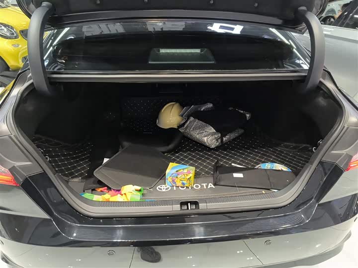 Фото 9 - Toyota Camry