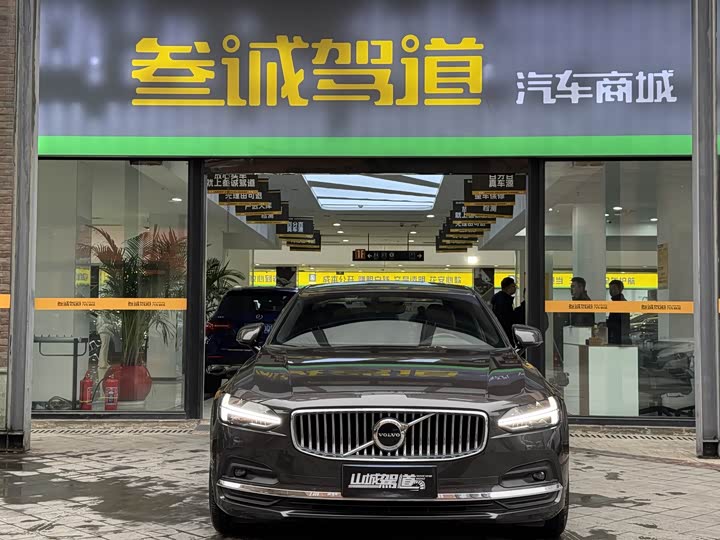 Фото 2 - Volvo S90