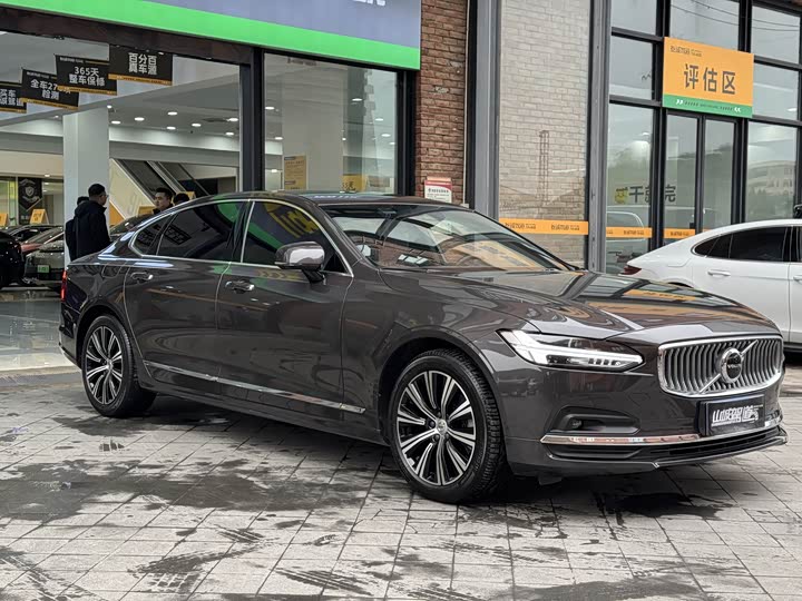 Фото 3 - Volvo S90