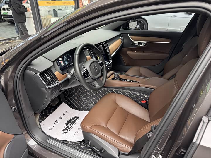 Фото 8 - Volvo S90