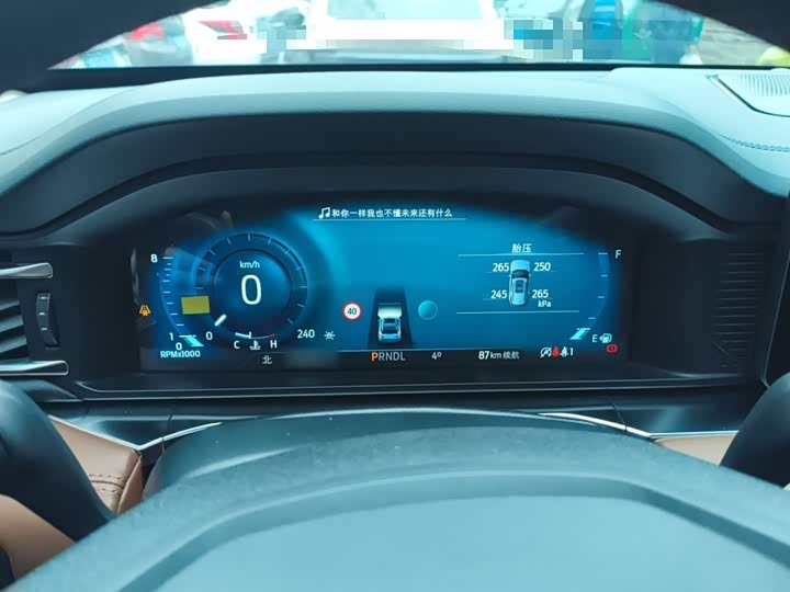 Фото 4 - Ford Explorer