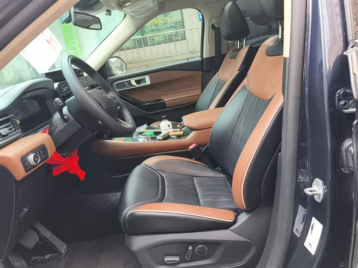 Фото 8 - Ford Explorer