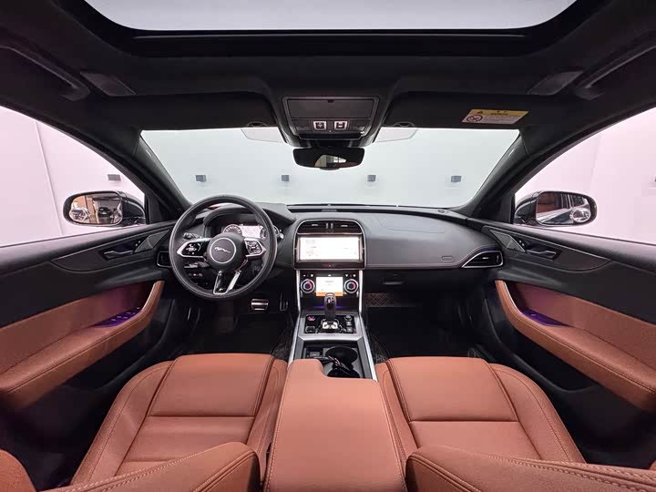 Фото 7 - Jaguar XE L