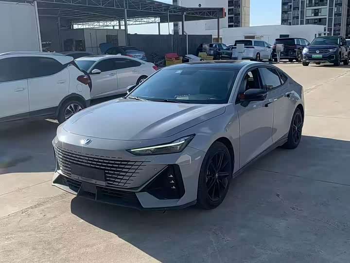 Фото 1 - Changan UNI-V