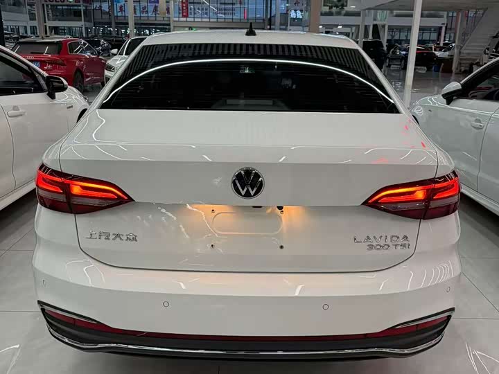 Фото 4 - Volkswagen Lavida