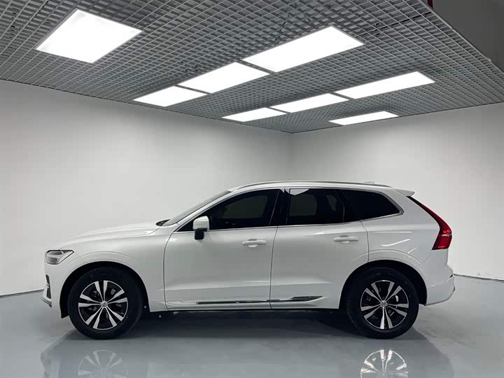 Фото 8 - Volvo XC60