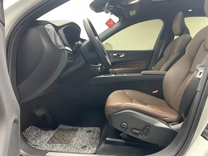 Фото 9 - Volvo XC60