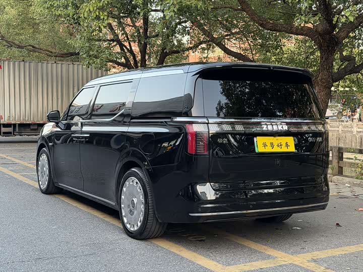 Фото 4 - Zeekr 009