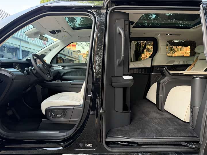 Фото 7 - Zeekr 009