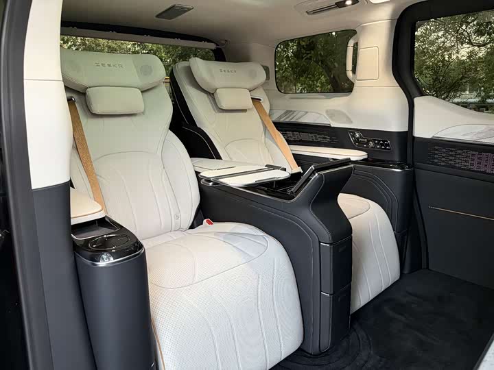 Фото 9 - Zeekr 009