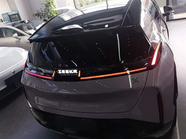 Фото 8 - Zeekr X