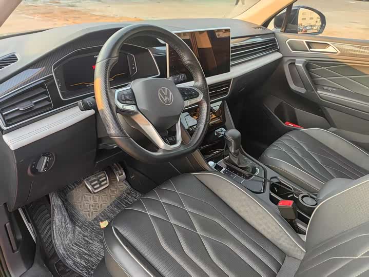 Фото 4 - Volkswagen Tiguan L Pro