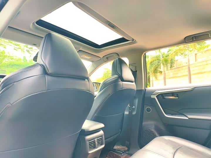 Фото 8 - Toyota Wildlander